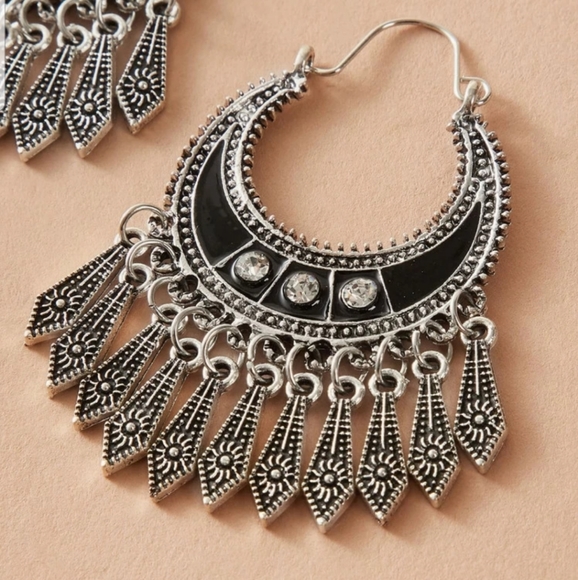 *Denver* Tassle Hoop Earrings - Picture 4 of 4